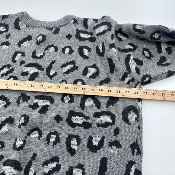 Kendall Kylie Sweater Women XXL Gray Animal Print Knit Pullover Preppy 90s Cozy - Picture 6 of 7